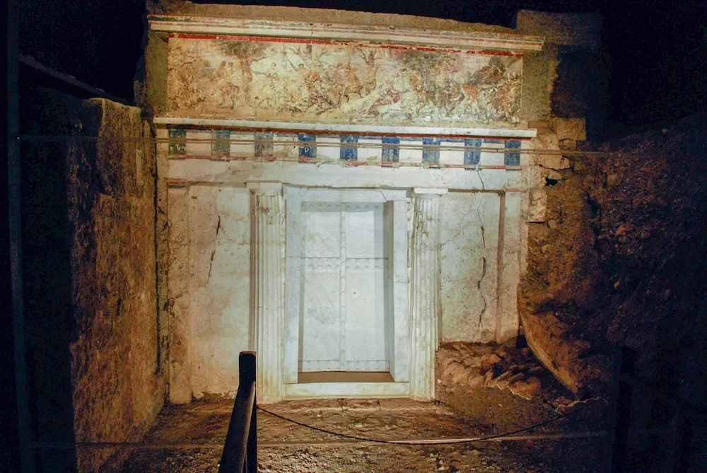 facade_of_philip_ii_tomb_vergina_greece-credit-public-domain