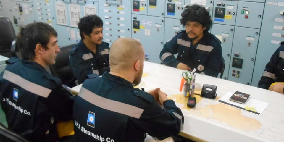 jhi_steamship_co_ship_crew_3_crop